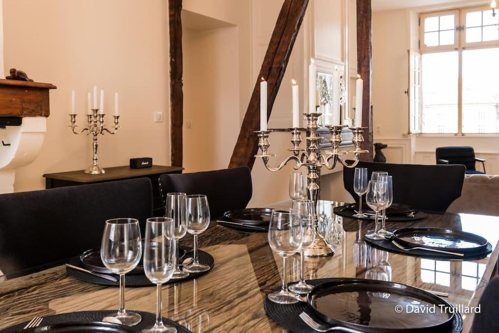 Suites Mana - Matahina Avec Vue Superbe Sur La Place Ducale Et Parking Prive Inclus Charleville-Mézières Exteriör bild