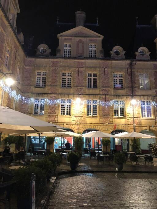 Suites Mana - Matahina Avec Vue Superbe Sur La Place Ducale Et Parking Prive Inclus Charleville-Mézières Exteriör bild