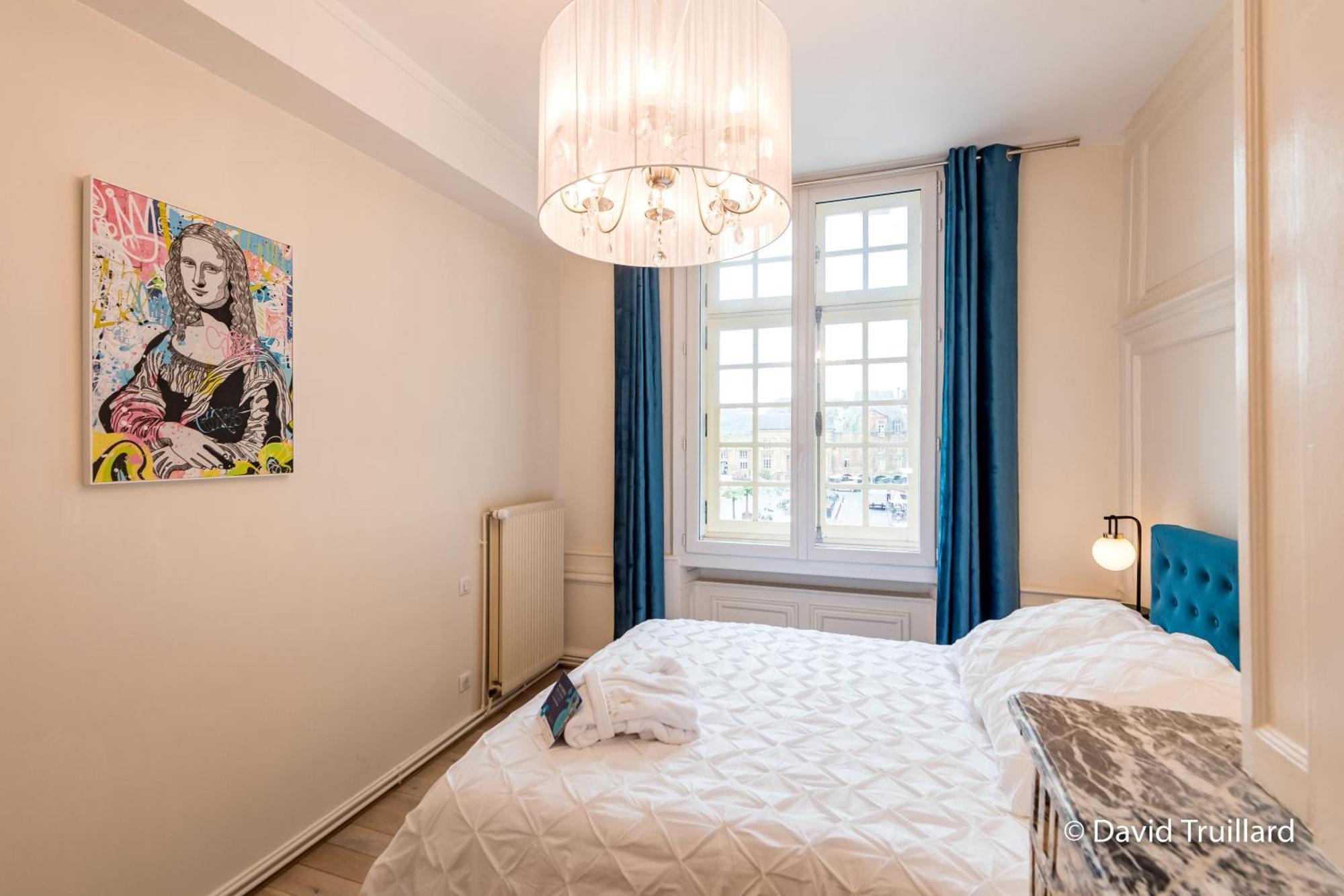 Suites Mana - Matahina Avec Vue Superbe Sur La Place Ducale Et Parking Prive Inclus Charleville-Mézières Exteriör bild