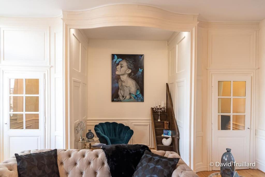 Suites Mana - Matahina Avec Vue Superbe Sur La Place Ducale Et Parking Prive Inclus Charleville-Mézières Exteriör bild