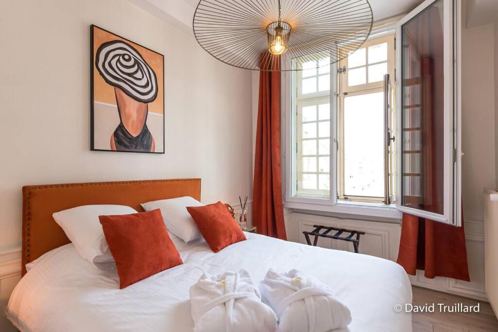 Suites Mana - Matahina Avec Vue Superbe Sur La Place Ducale Et Parking Prive Inclus Charleville-Mézières Exteriör bild