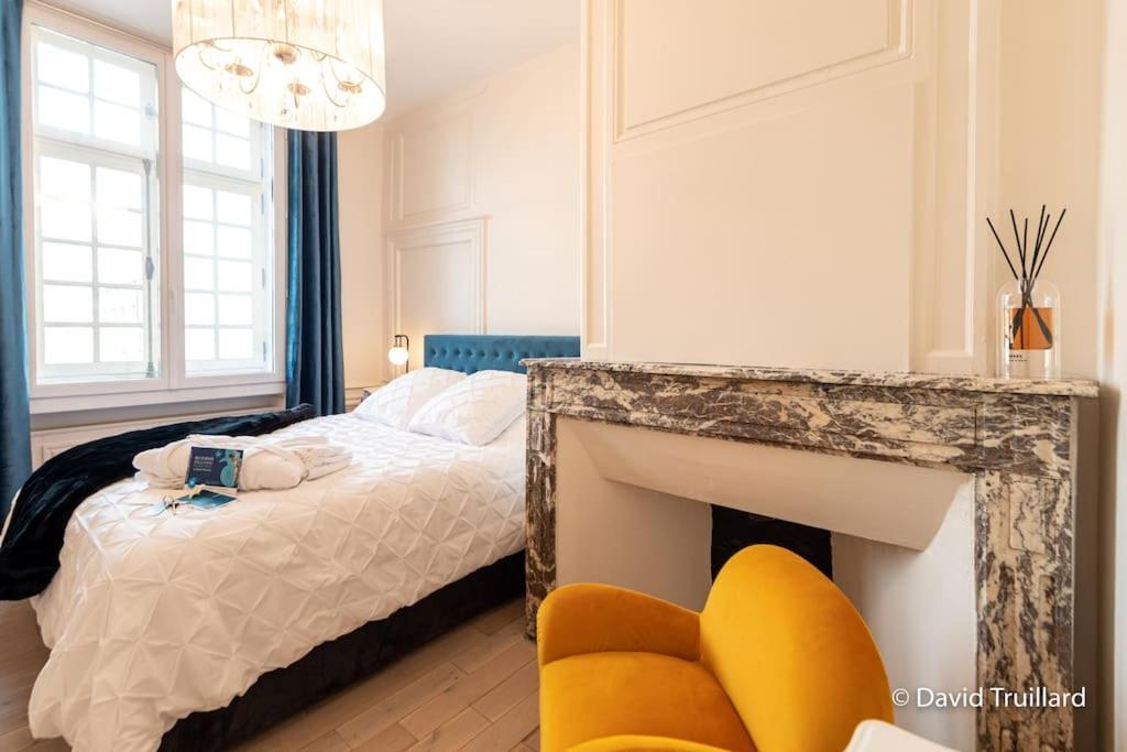 Suites Mana - Matahina Avec Vue Superbe Sur La Place Ducale Et Parking Prive Inclus Charleville-Mézières Exteriör bild