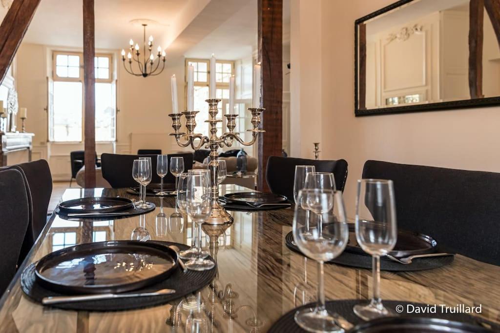 Suites Mana - Matahina Avec Vue Superbe Sur La Place Ducale Et Parking Prive Inclus Charleville-Mézières Exteriör bild