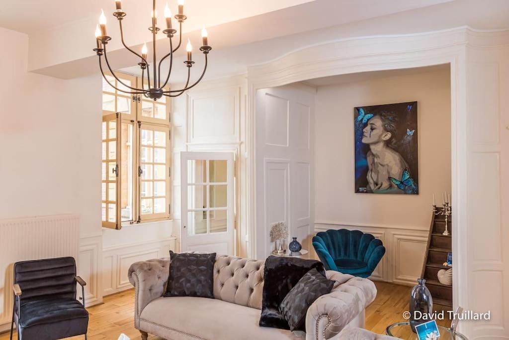 Suites Mana - Matahina Avec Vue Superbe Sur La Place Ducale Et Parking Prive Inclus Charleville-Mézières Exteriör bild